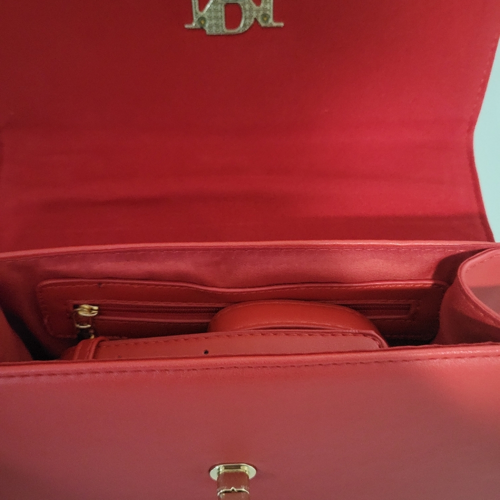 NWT Badgley Mischka comes with cross body strap. - Picture 5 of 10